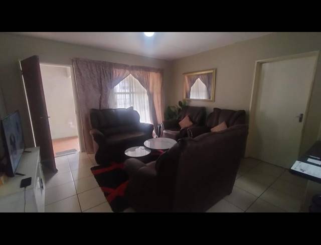 1 BEDROOM APARTMENT FOR SALE IN GERMISTON SOUTH